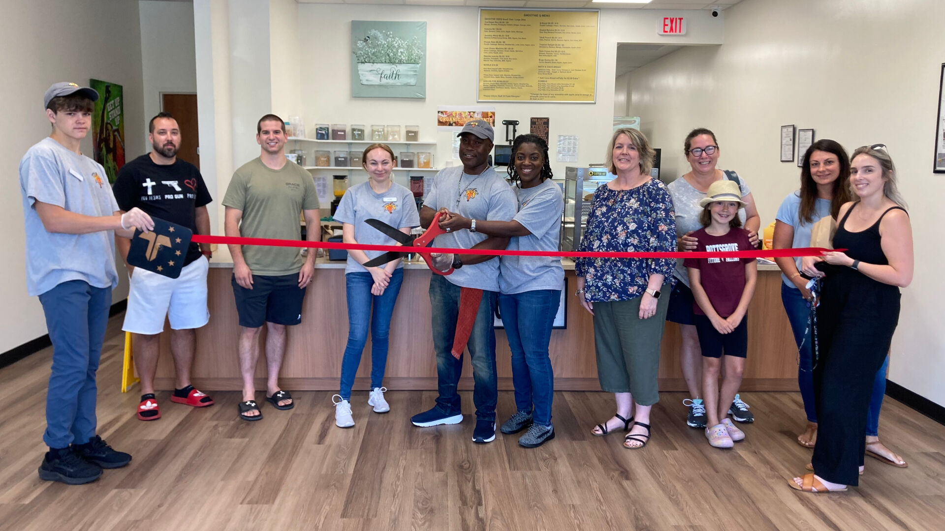 Smoothie Q Pottstown ribbon-cutting